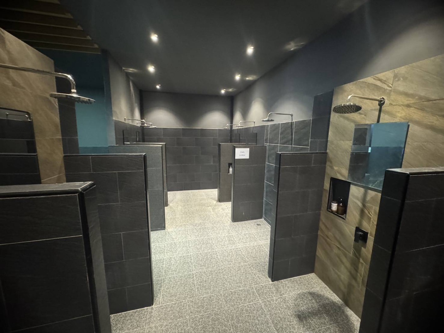 샤워실 및 사우나 시설